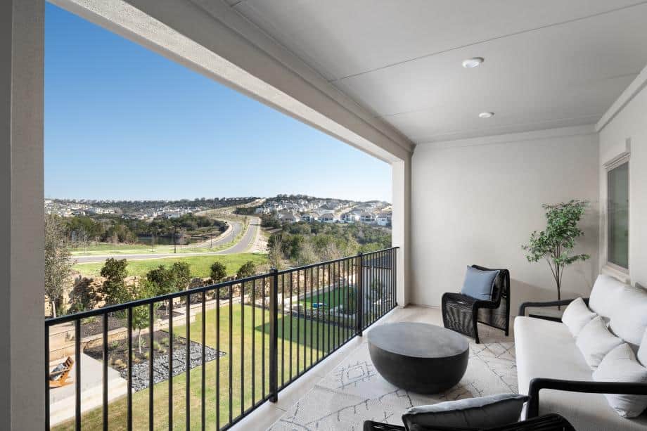 Travisso_Glenson_Balcony_1_920