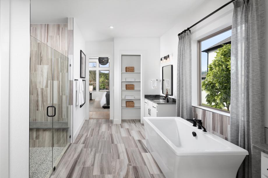 Travisso_Glenson_PrimaryBathRoom_1_920